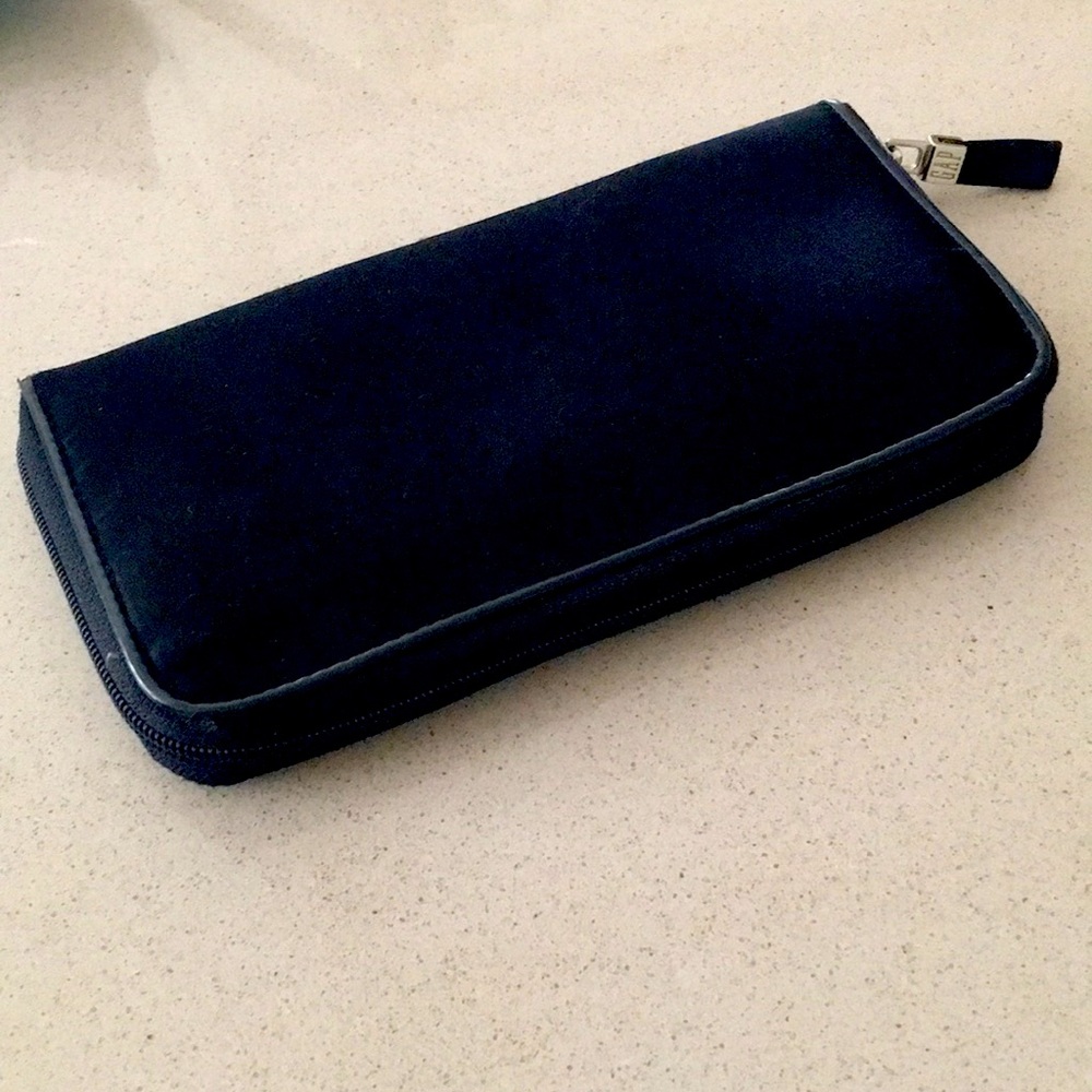 Silky GAP wallet
